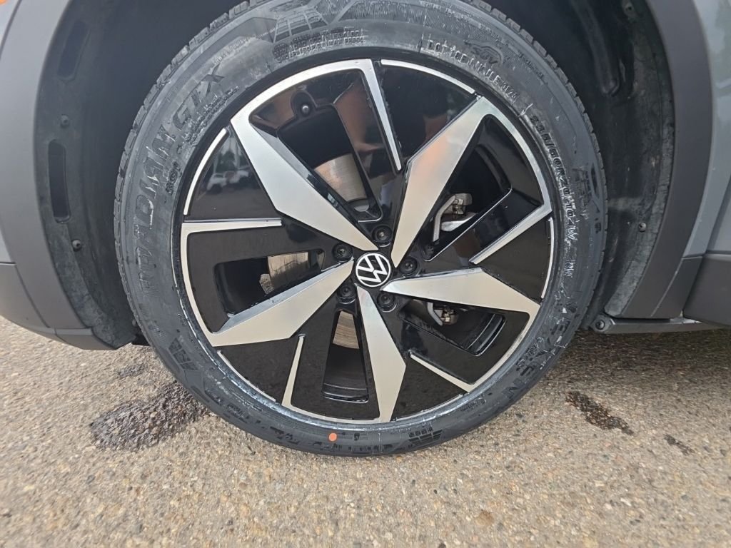 Certified Used 2024 Gray Volkswagen Pro S image 27