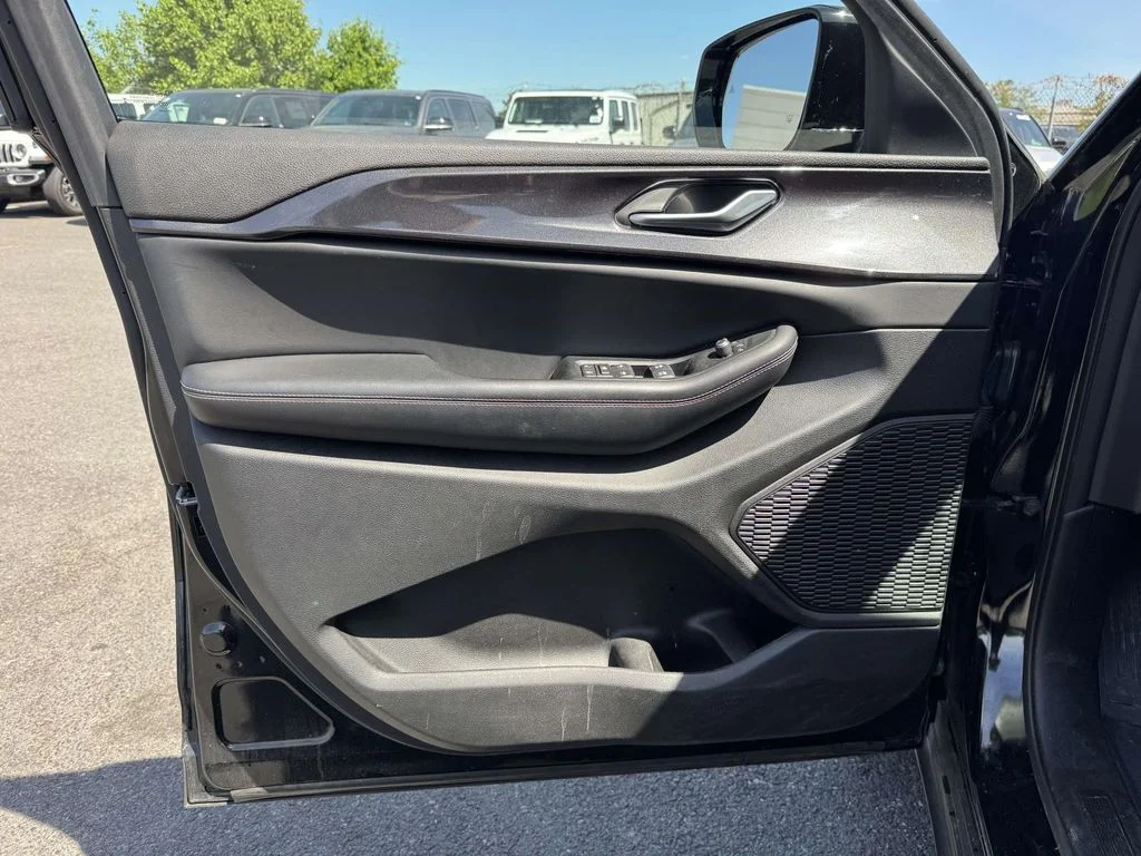 Used 2023 Black Jeep Altitude X image 25