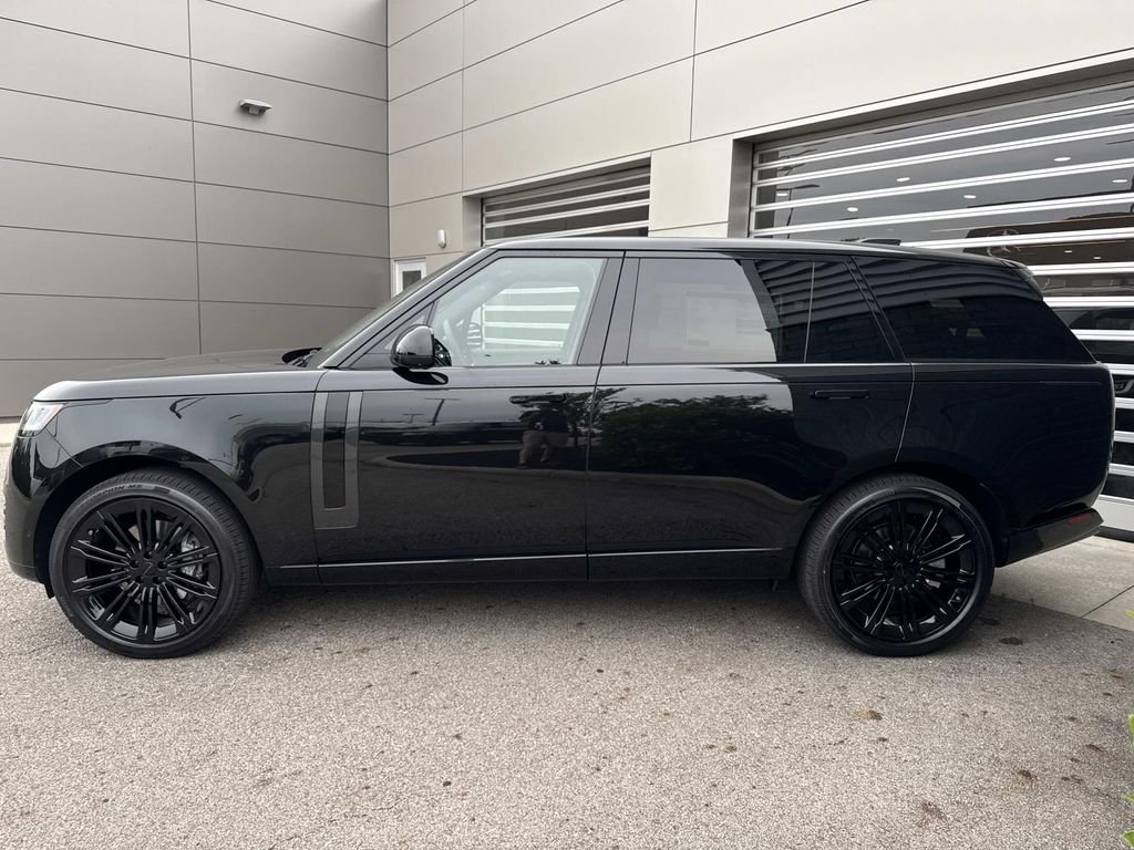 New 2026 Santorini Black Land Rover SE image 4