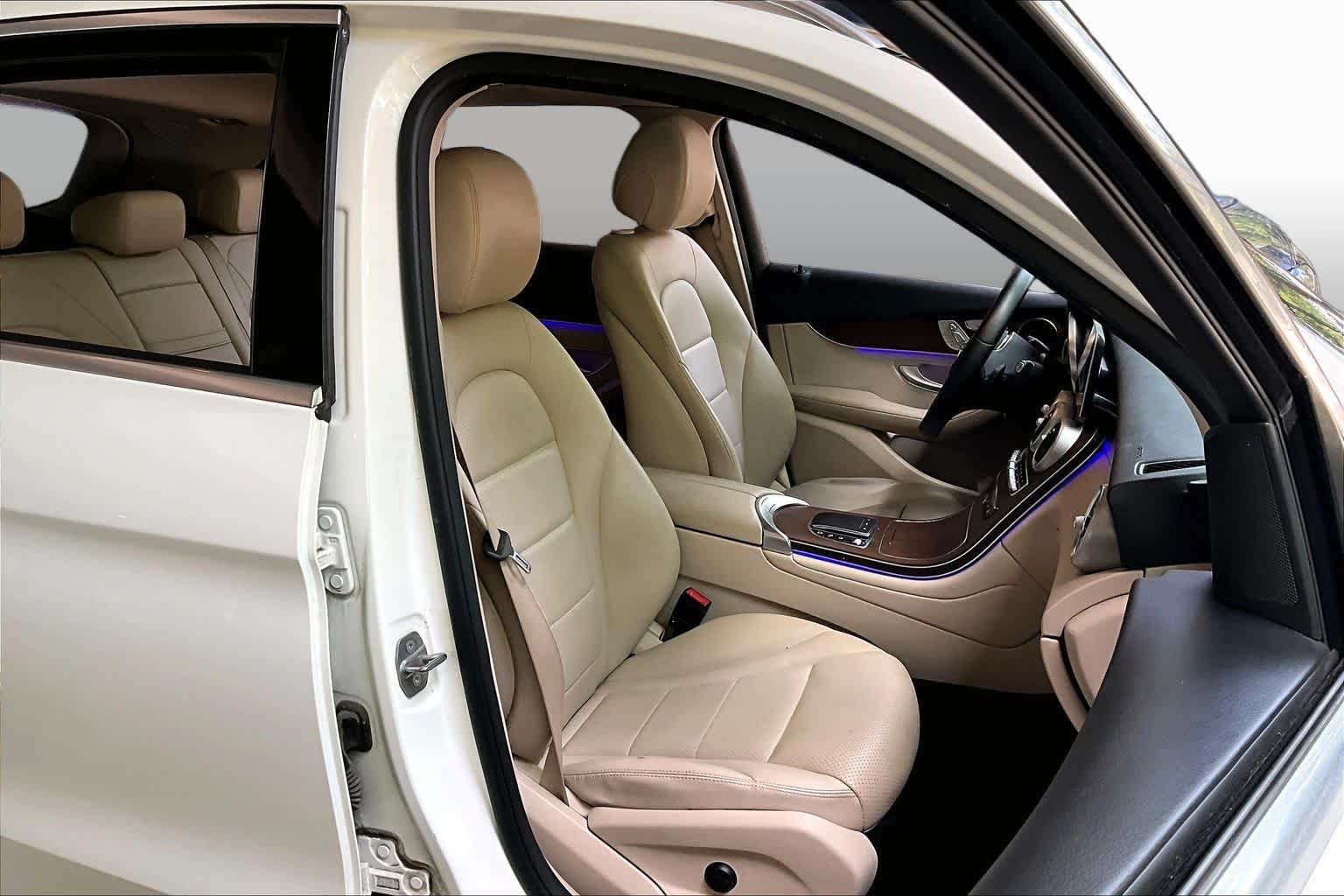 Used 2021 Polar White Mercedes-Benz GLC 300 image 8