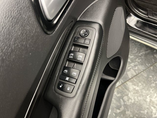 Used 2022 DB Black Clearcoat Dodge SXT image 7