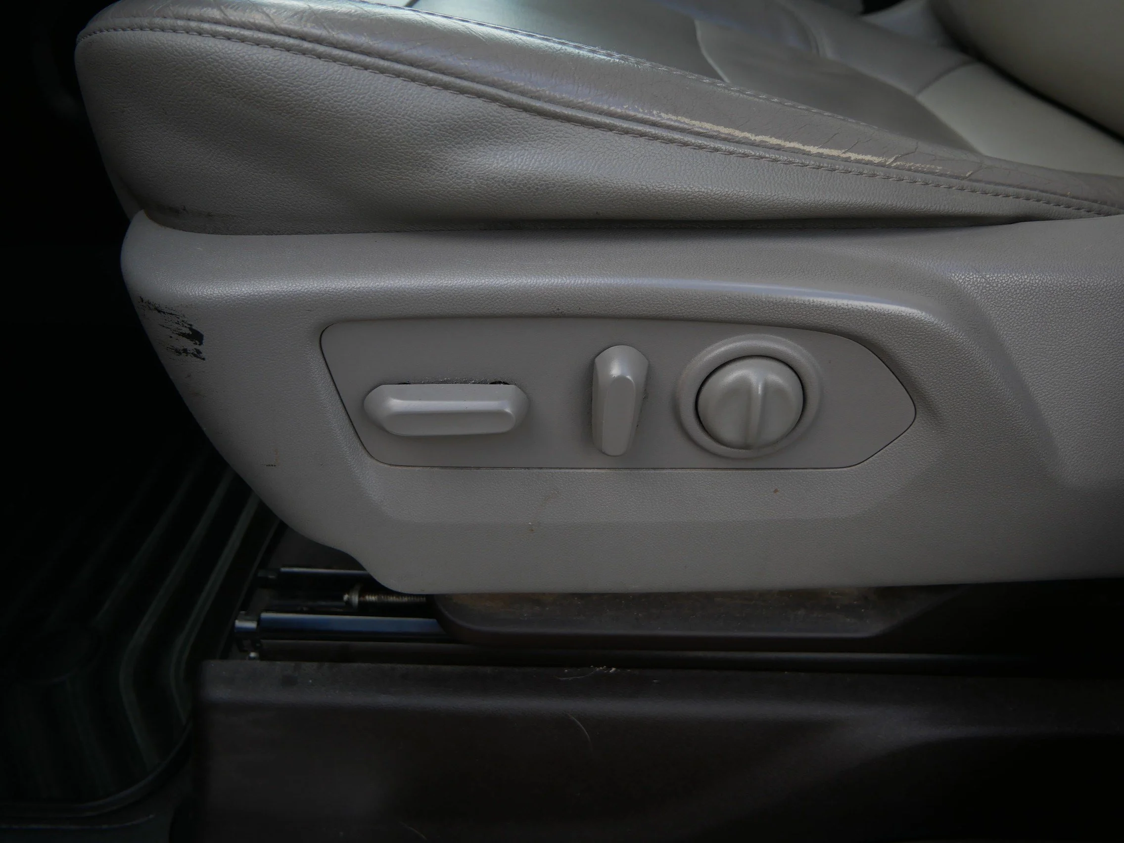 Used 2020 Summit White Chevrolet LT image 28
