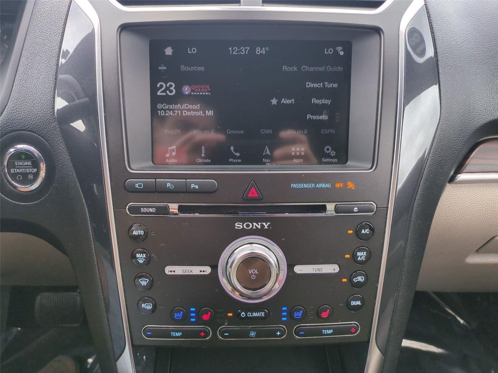 Used 2018 White Platinum Metallic Tri-Coat Ford Limited image 24