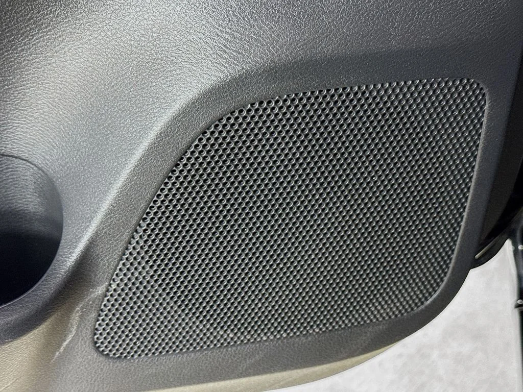 Used 2024 Black Nissan 1.6 SV image 22