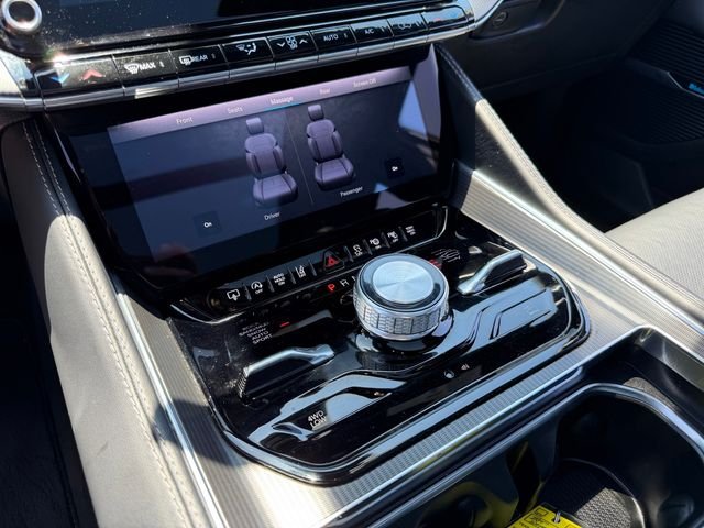 Used 2024 White Jeep  image 35