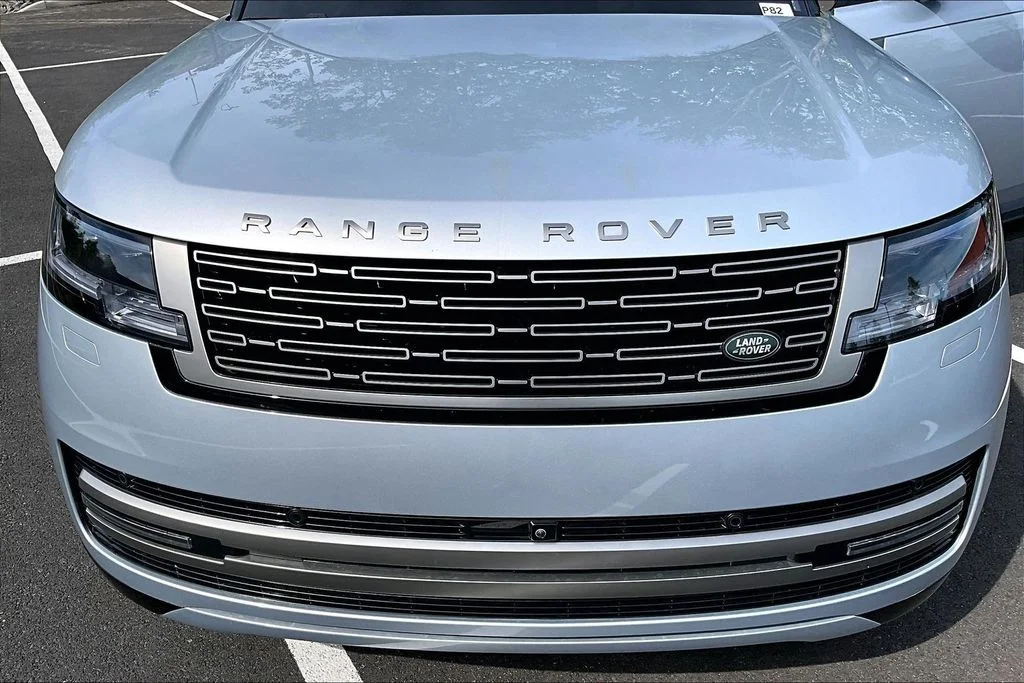 Certified Used 2023 Gray Land Rover SE image 31