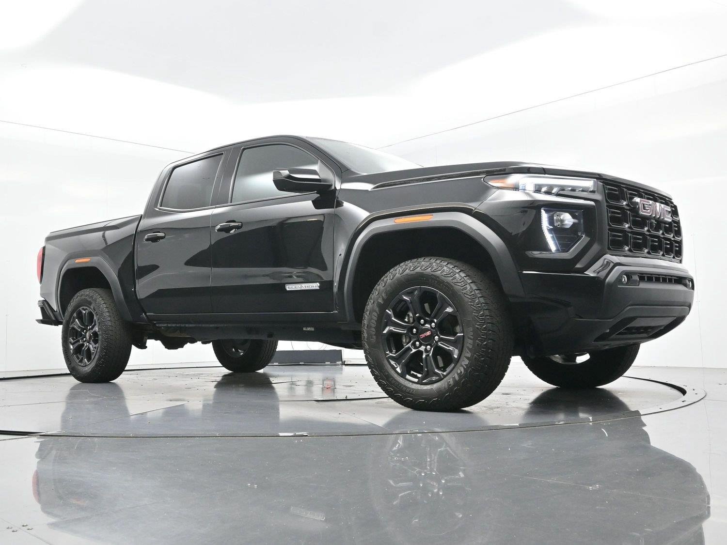 Used 2025 Onyx Black GMC Elevation image 42