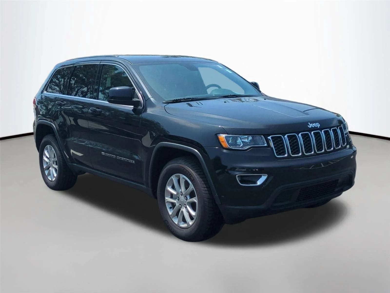 Used 2022 Diamond Black Crystal Pearlcoat Jeep Laredo X image 7