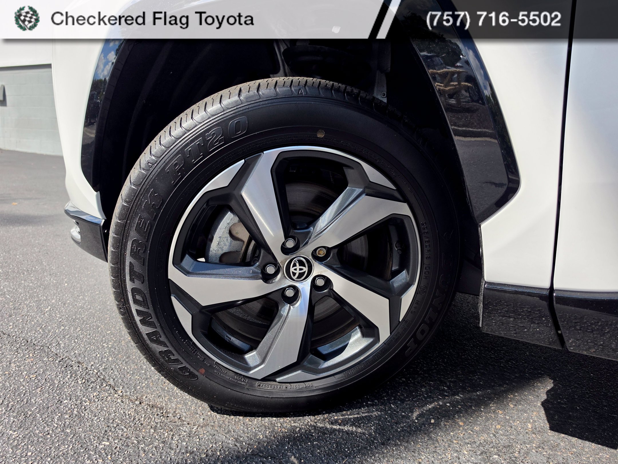 Used 2024 Ice Cap Toyota SE image 9