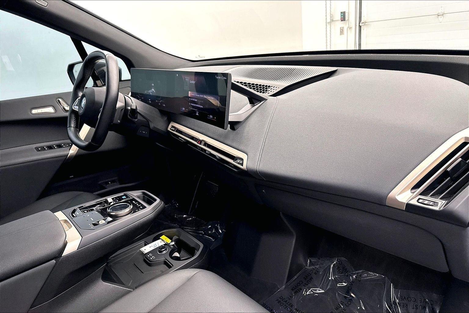Used 2023 Oxide Grey Metallic BMW xDrive50 image 28