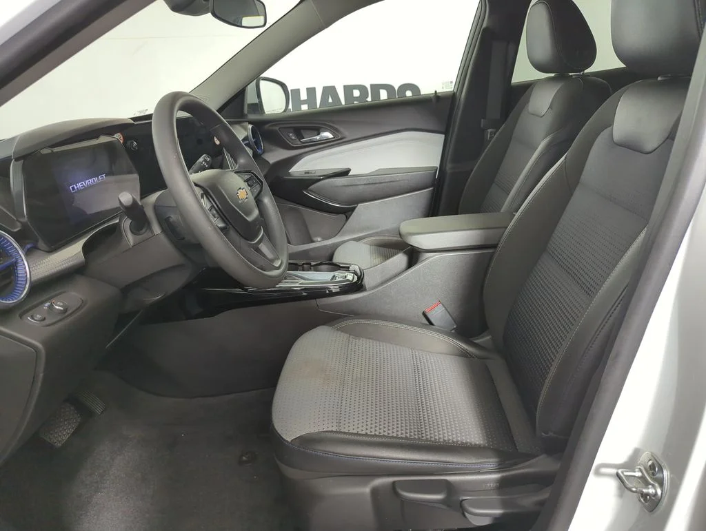 Used 2025 Summit White Chevrolet LT image 7