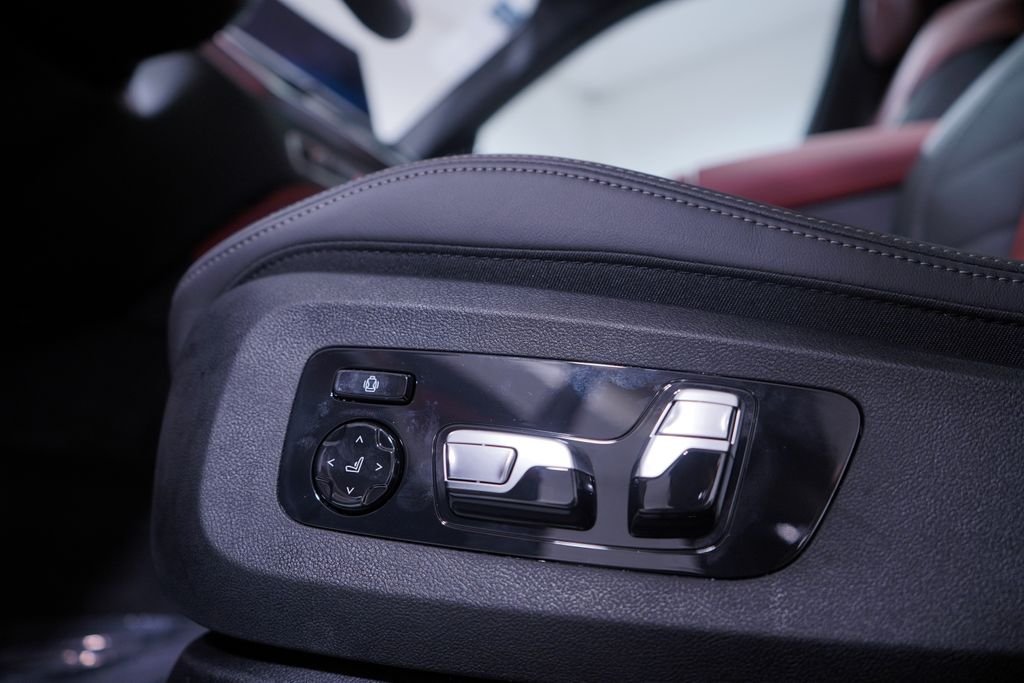 New 2026 Black Sapphire Metallic BMW M60i image 12
