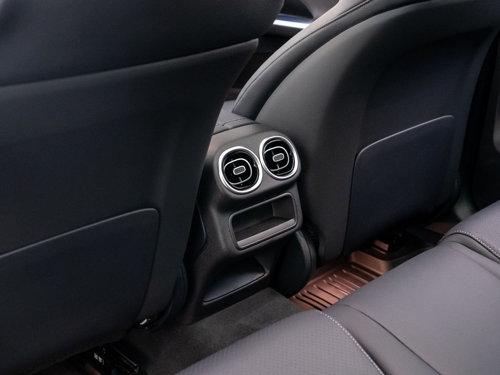 New 2026 Black Mercedes-Benz GLC 300 image 18