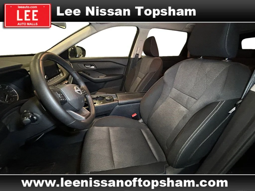 Used 2025 Super Black Nissan SV image 10