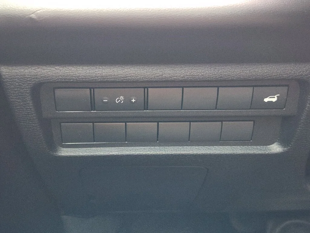 Used 2024  Mitsubishi SE Black Edition image 22