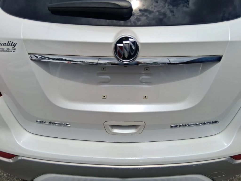 Used 2017 White Buick Essence image 7