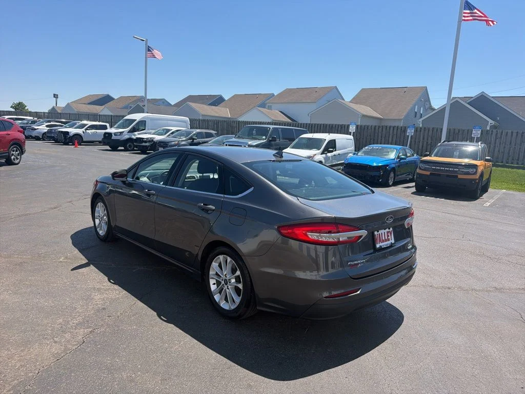 Used 2019 Gray Ford SE image 5
