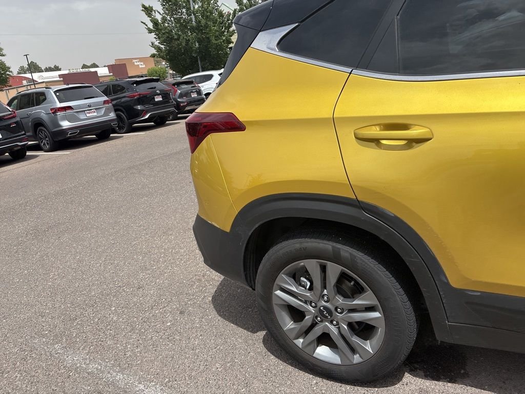 Certified Used 2022 Yellow Kia S image 15