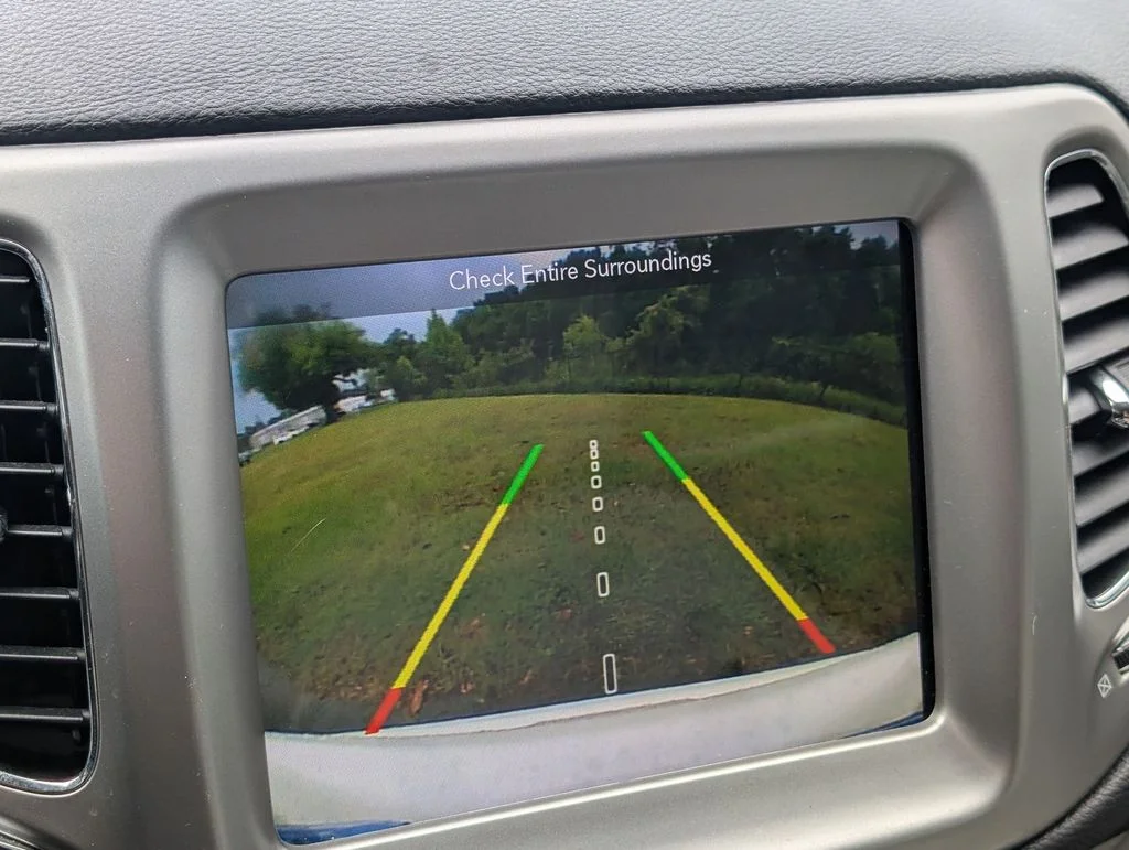 Used 2018 White Jeep Latitude image 19