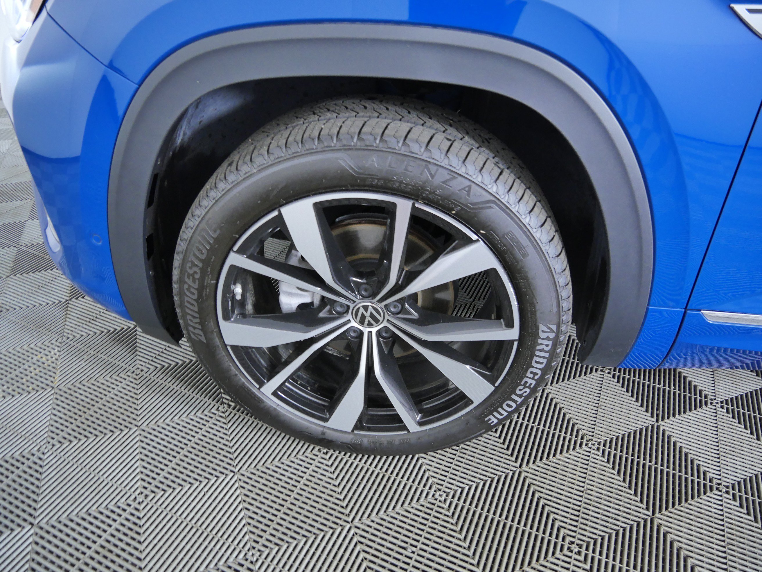 Used 2026 Mountain Lake Blue Metallic Volkswagen 2.0T SEL Premium R-Line image 15