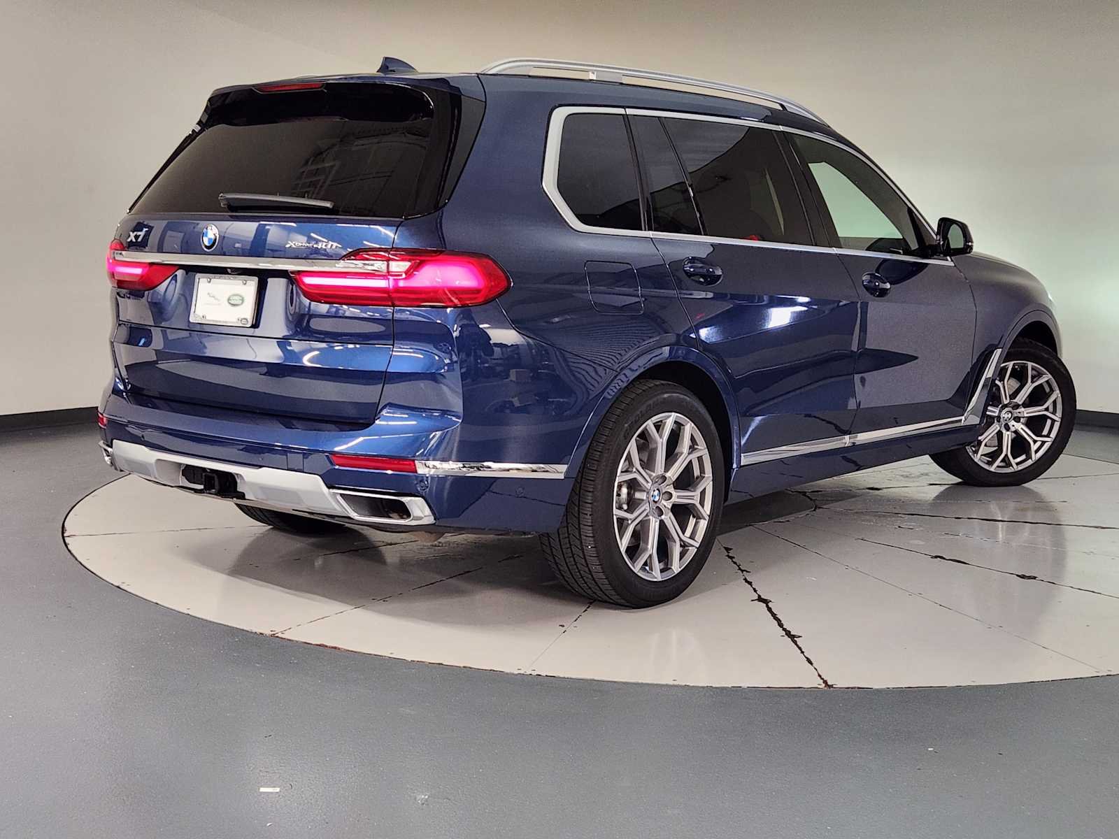 Used 2022 Phytonic Blue Metallic BMW xDrive40i image 2