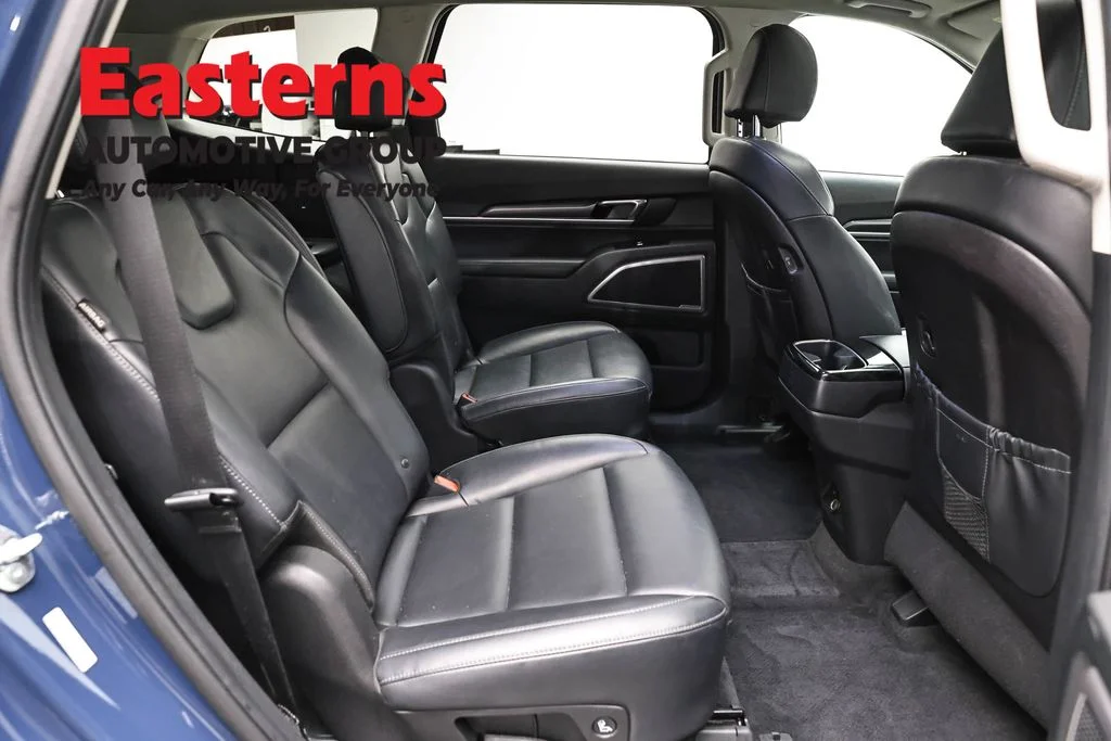 Used 2025 Black Kia S image 23