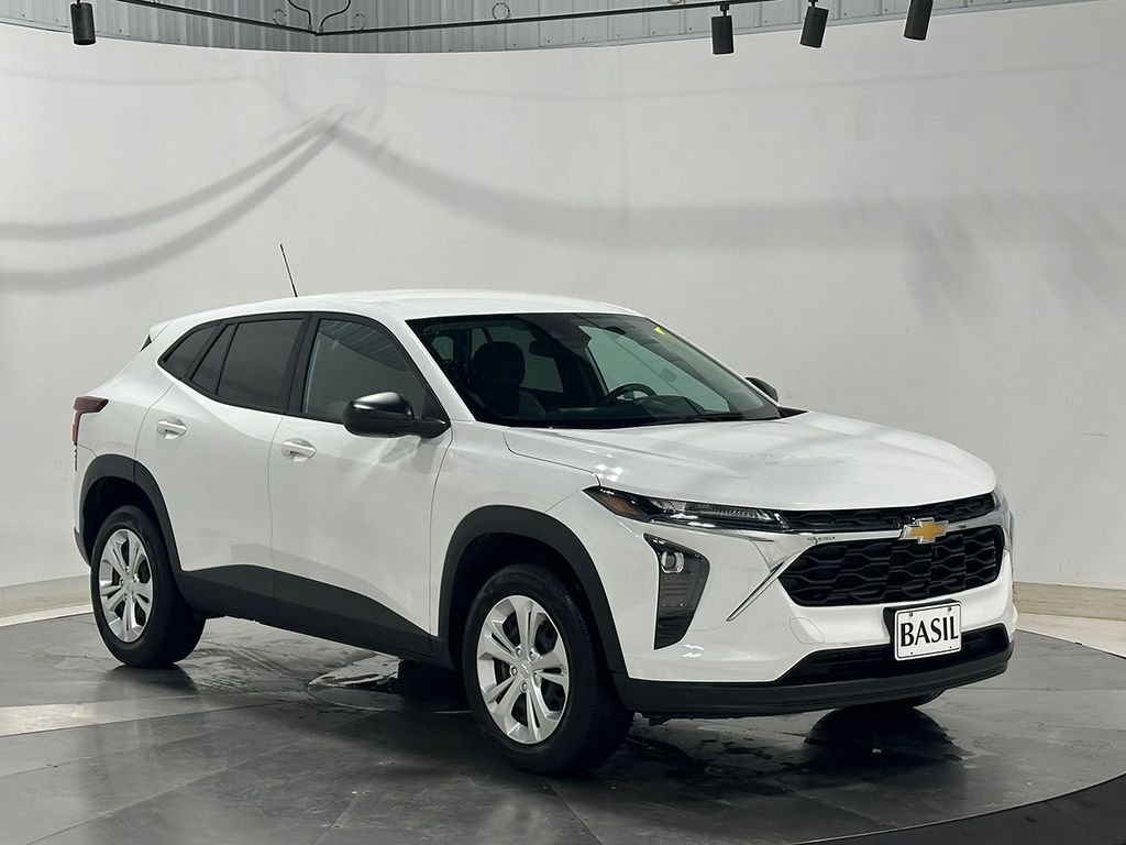 Used 2024 White Chevrolet LS image 34
