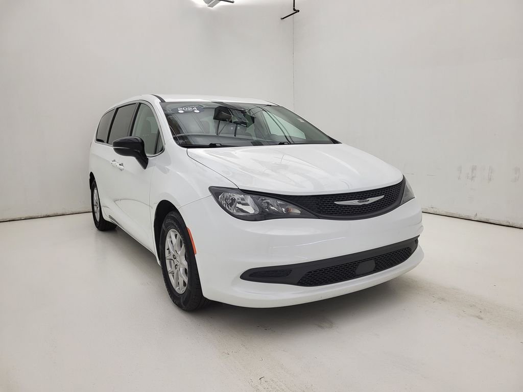 Used 2024 White Chrysler LX image 13