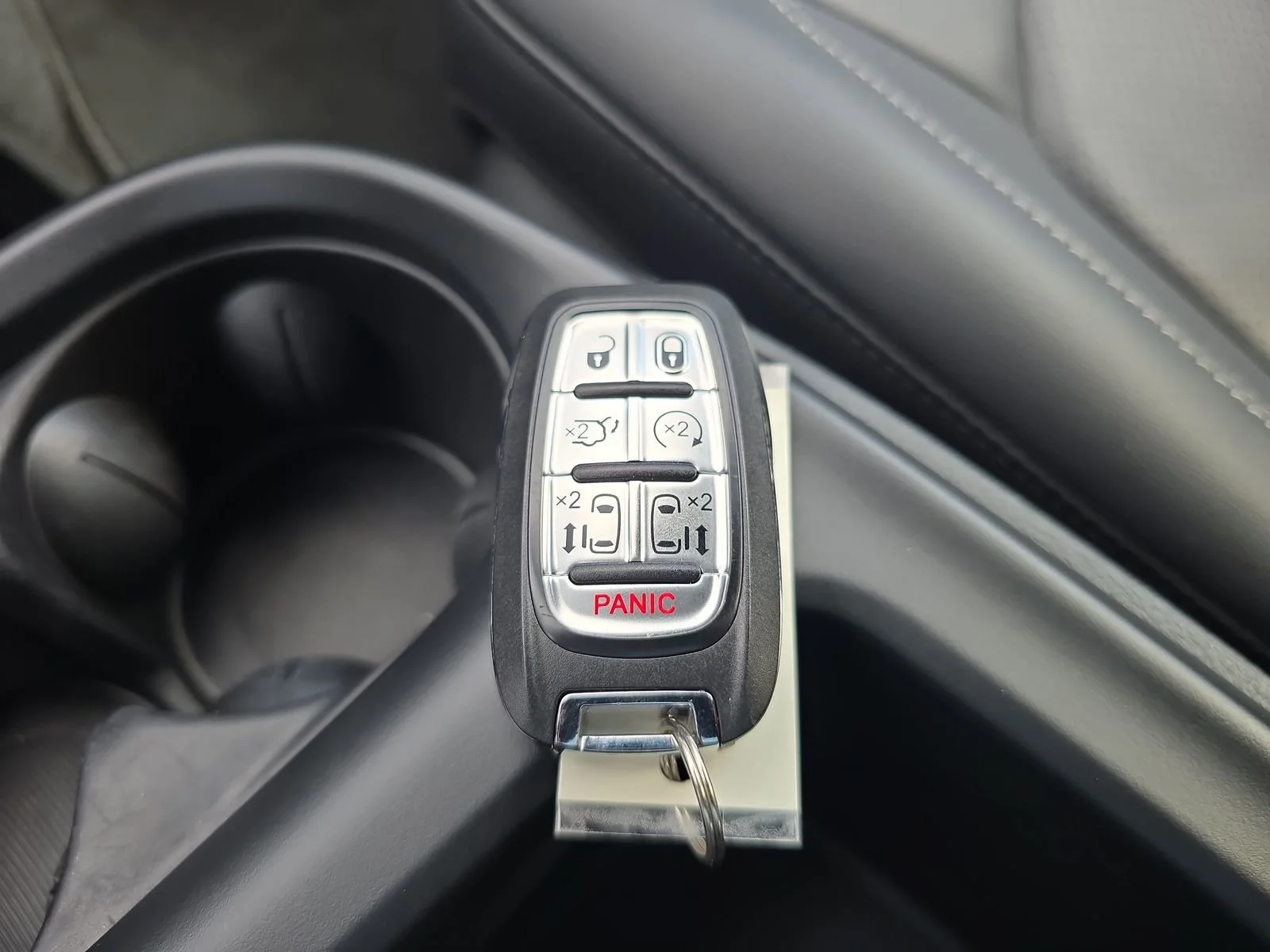 Used 2025 White Chrysler Select image 18