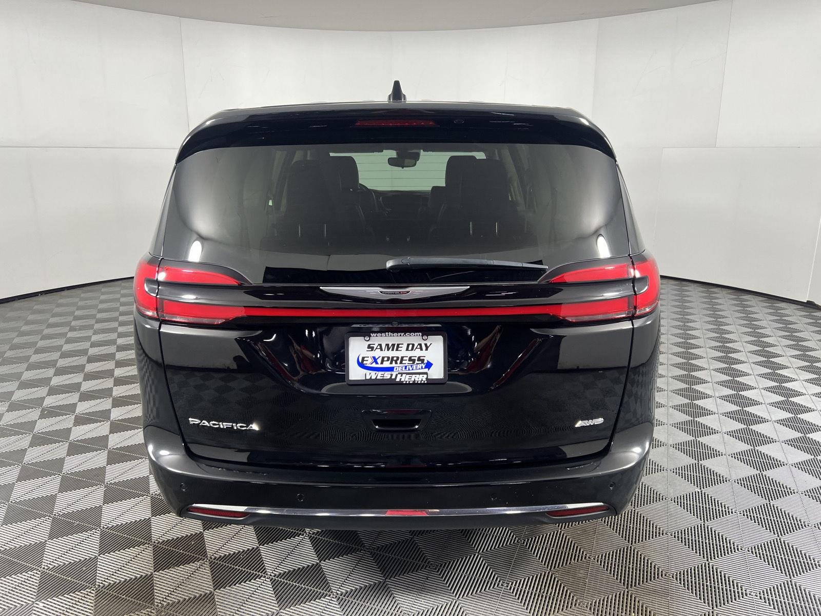 Used 2024 Diamond Black Crystal Pearlcoat Chrysler Touring L image 6