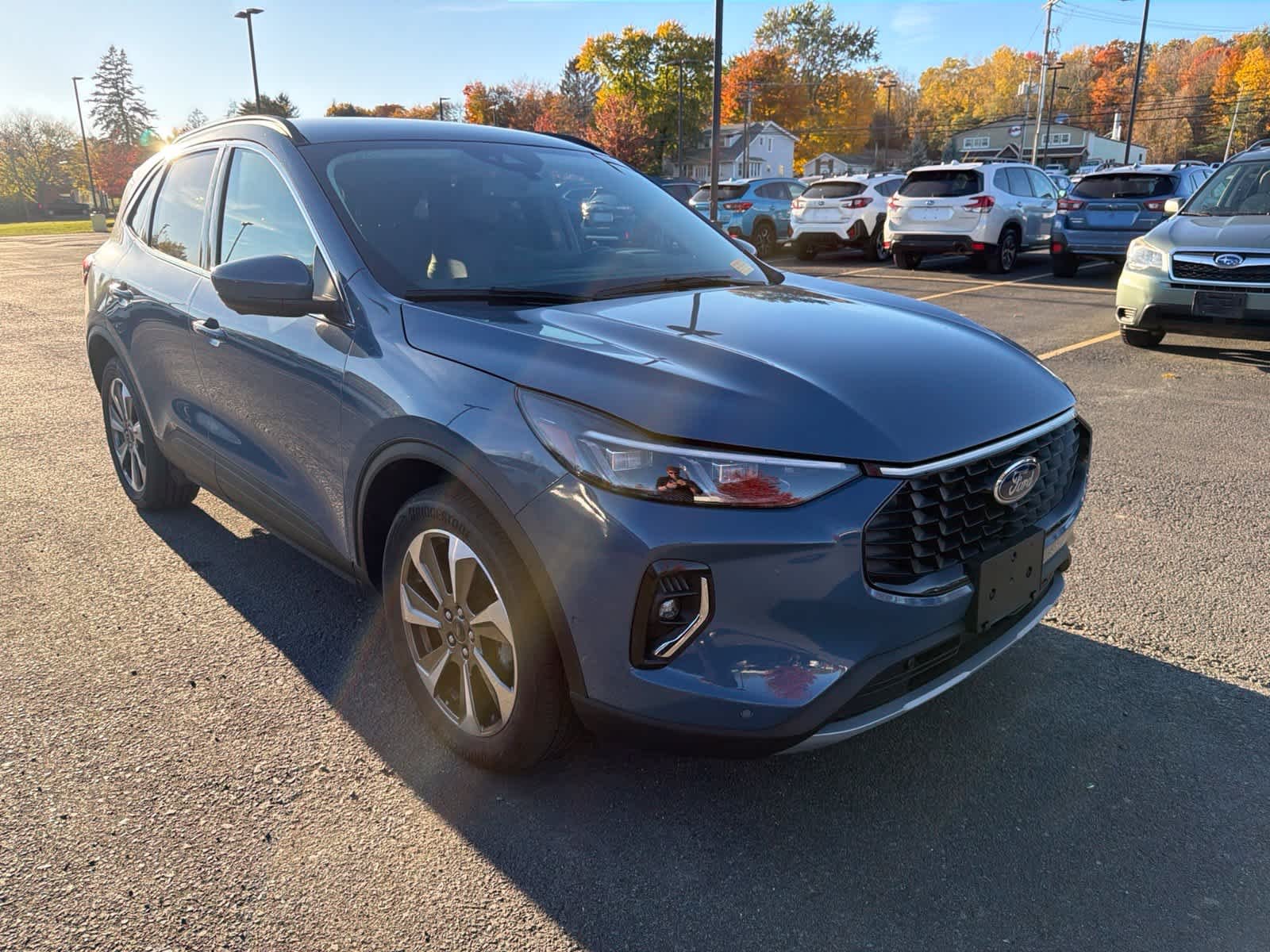 Used 2023 Vapor Blue Metallic Ford Platinum image 4
