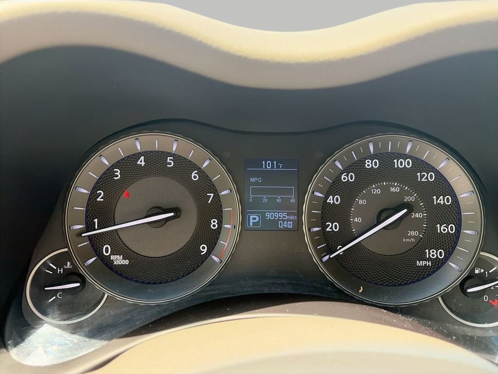 Used 2019 White INFINITI 3.7 image 27