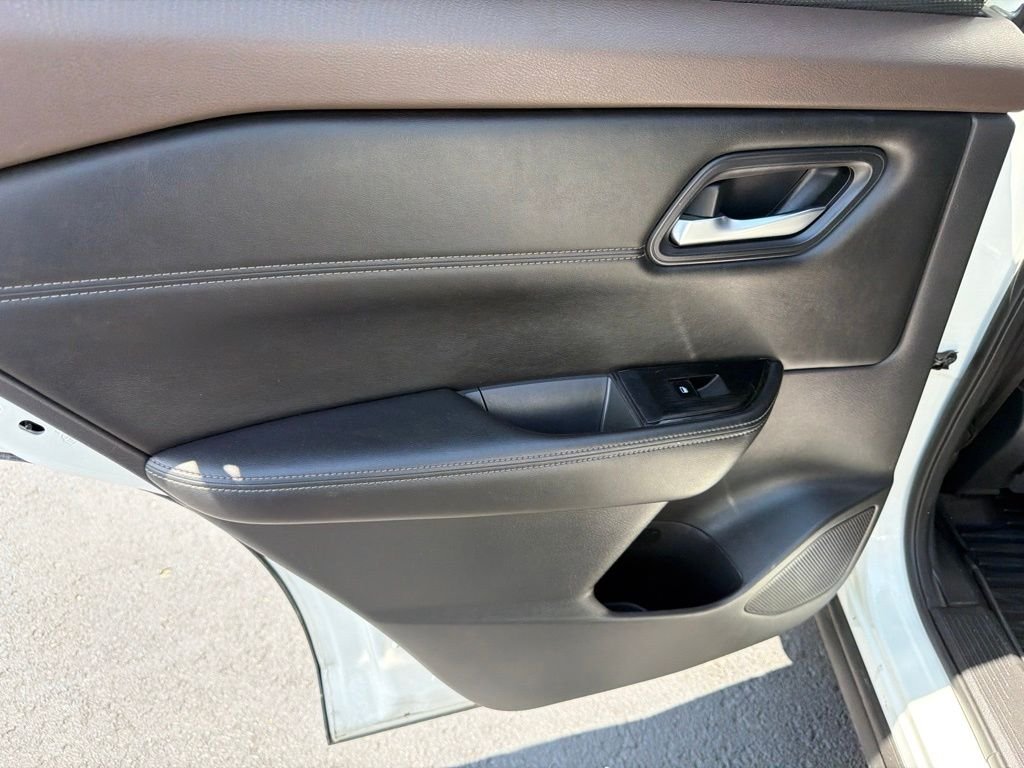 Used 2022 White Nissan SV image 12
