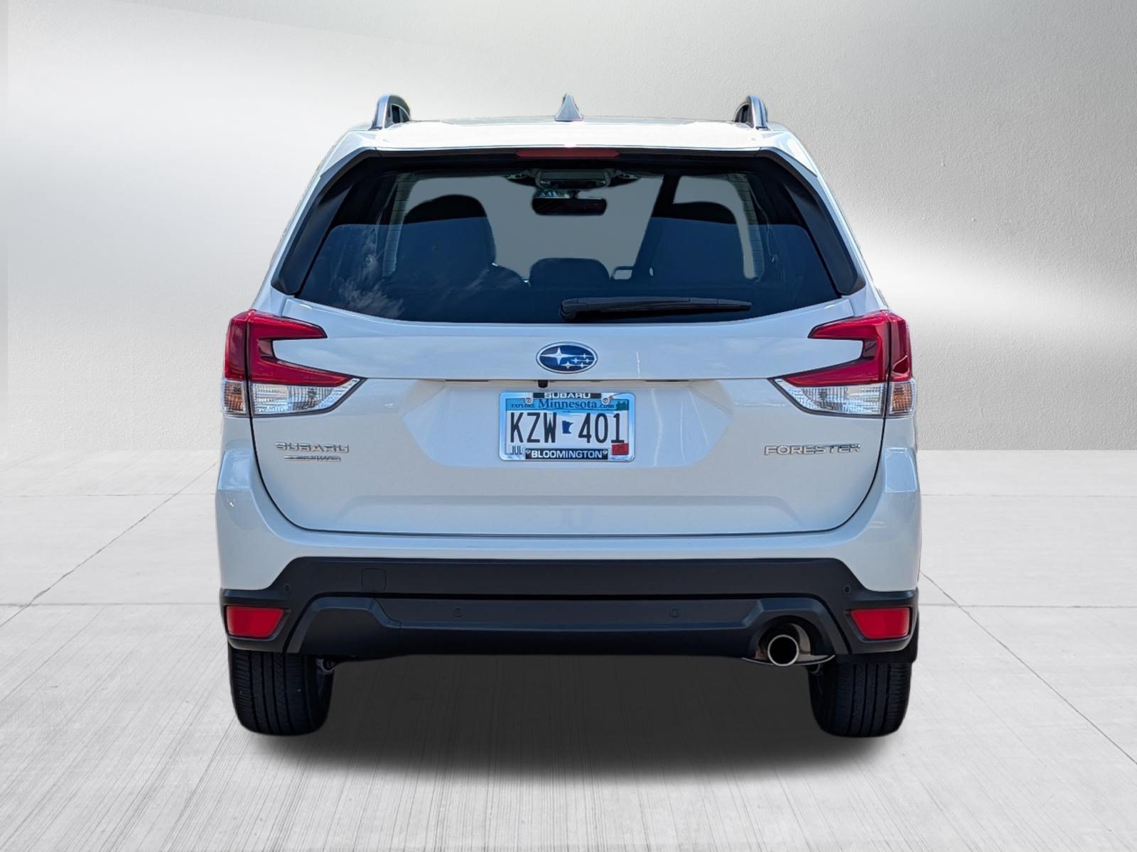 Used 2023 Crystal White Pearl Subaru Limited image 6