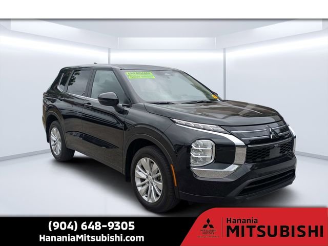 2025 Mitsubishi Outlander ES 2WD's photo