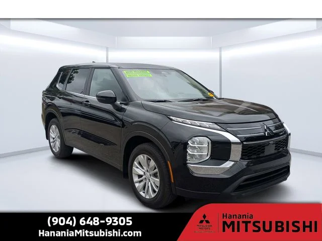 2025 Mitsubishi Outlander ES 2WD's photo
