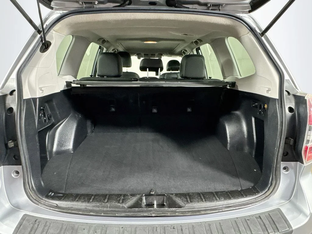 Used 2015 Silver Subaru 2.5i Touring image 31