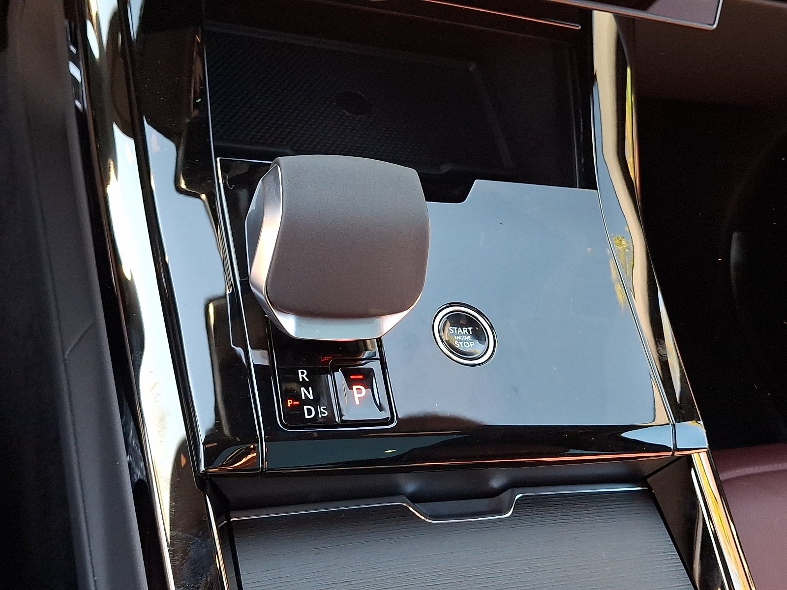 New 2027 Fuji White Land Rover Dynamic SE image 12