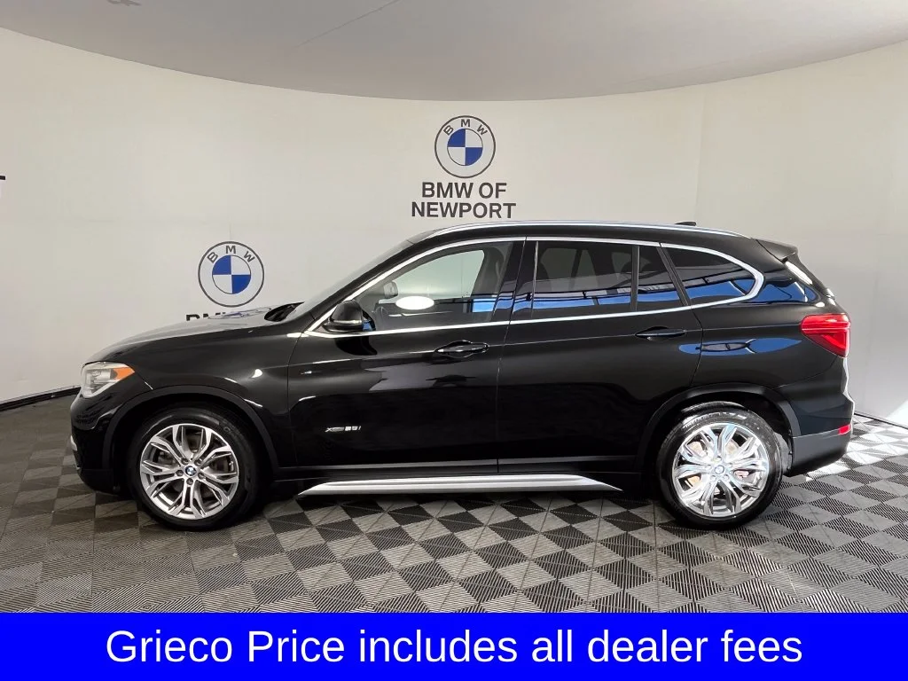 Used 2017 Black Sapphire Metallic BMW xDrive28i image 11