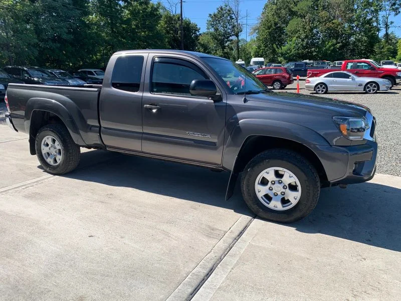 Used 2015 Gray Toyota Pickup 4D 6 ft image 13