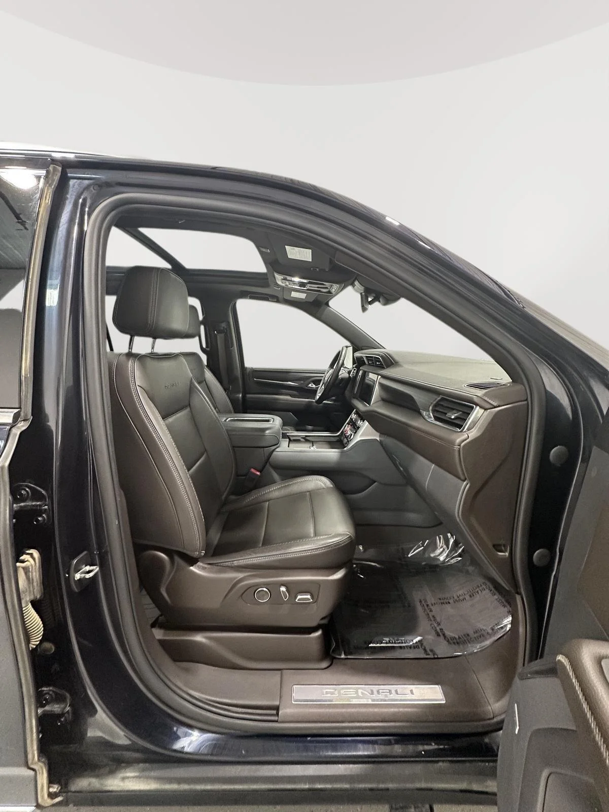 Used 2023 Midnight Blue Metallic GMC Denali image 25