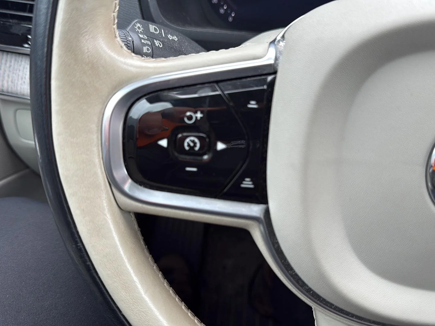 Used 2023 Crystal White Metallic Volvo Plus image 22