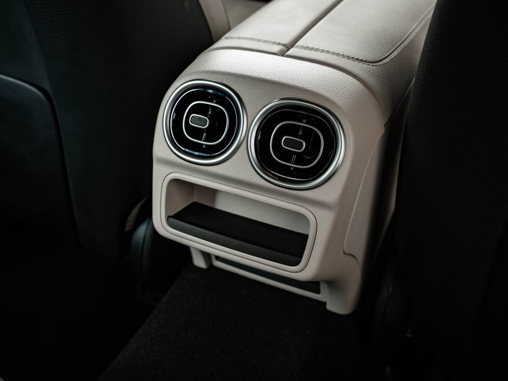 Used 2025 Polar White Mercedes-Benz C 300 image 35