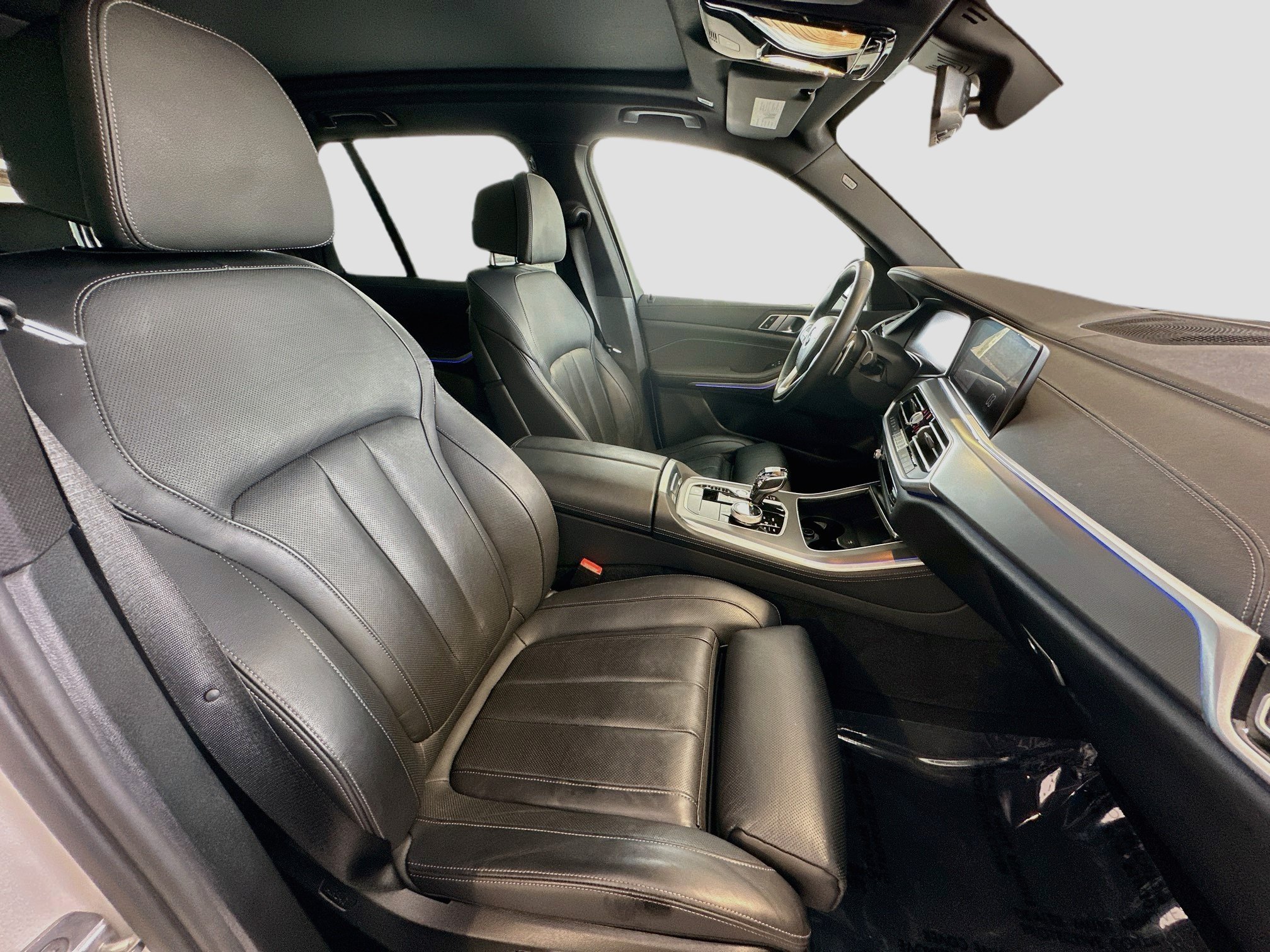 Used 2022 Mineral White Metallic BMW sDrive40i image 27