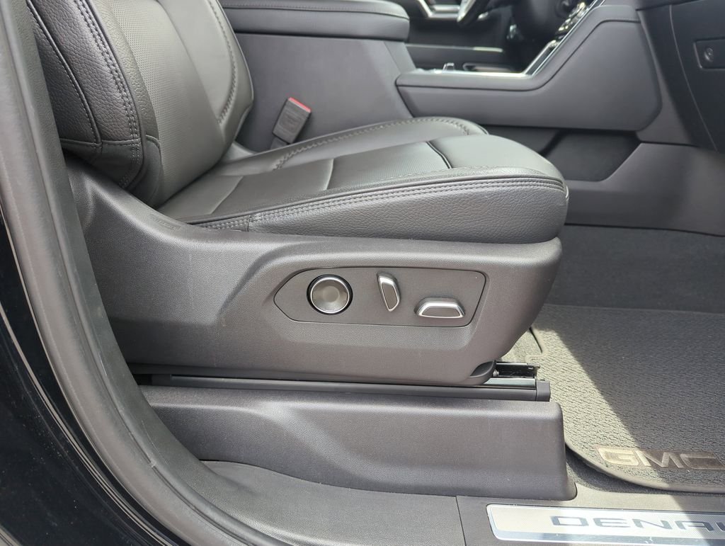 Used 2025 Black GMC Denali image 36
