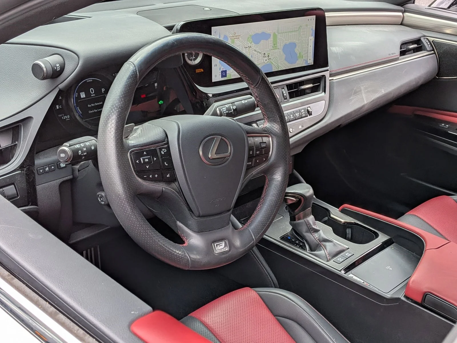 Used 2024 Ultra White Lexus ES 300h F SPORT Handling image 4
