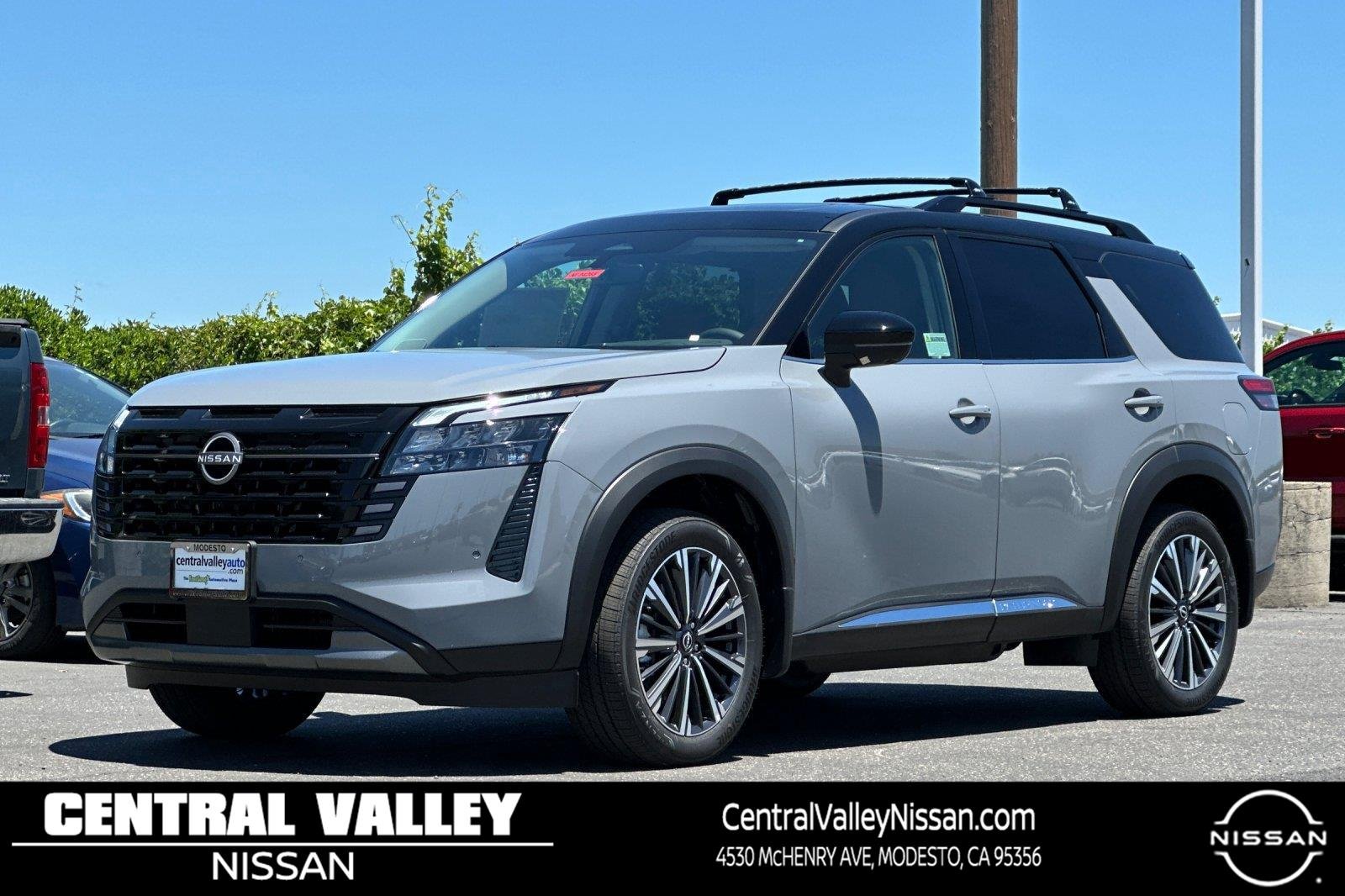 New 2026 Boulder Gray Pearl/Super Black Nissan Platinum image 8