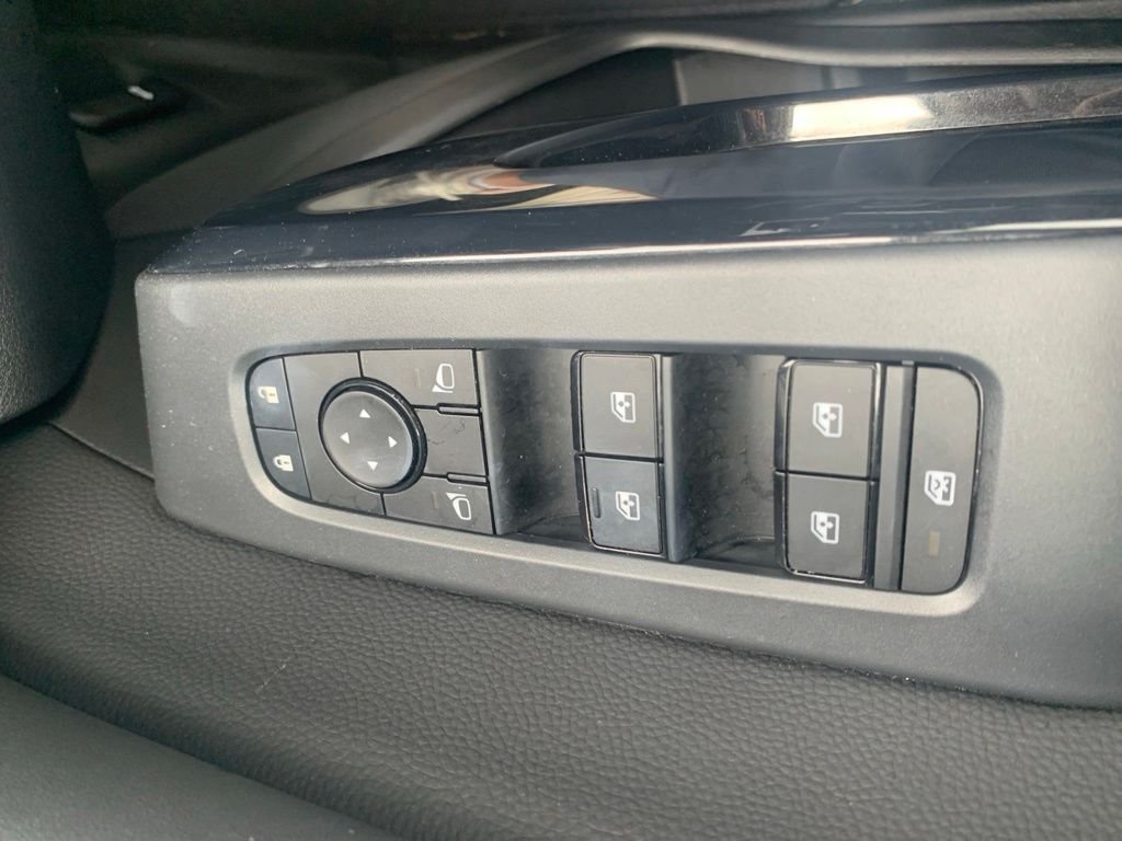 Used 2025 White Nissan SV image 23