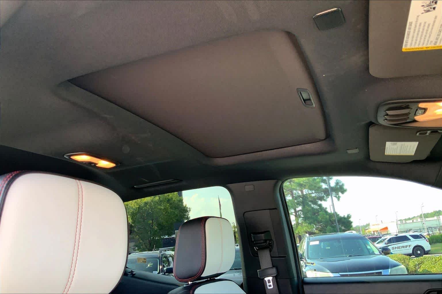 Used 2024 Summit White GMC 4WD AT4X image 13