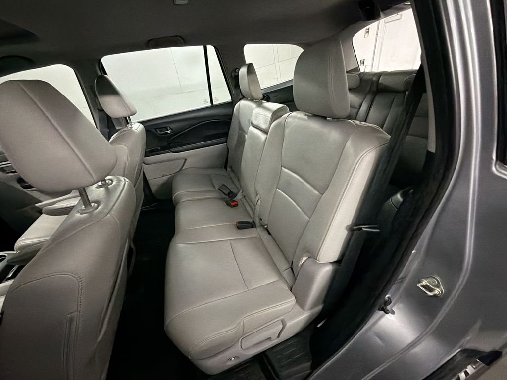 Used 2017 Lunar Silver Metallic Honda EX-L image 24